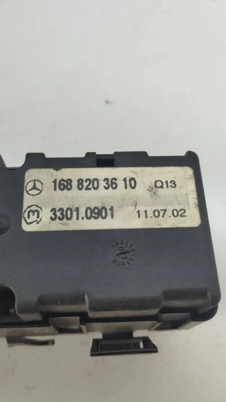 Mercedes-Benz C W203 (2000 - 2007) 1688203610 Другие включатели / ручки/ переключатели — фото 2