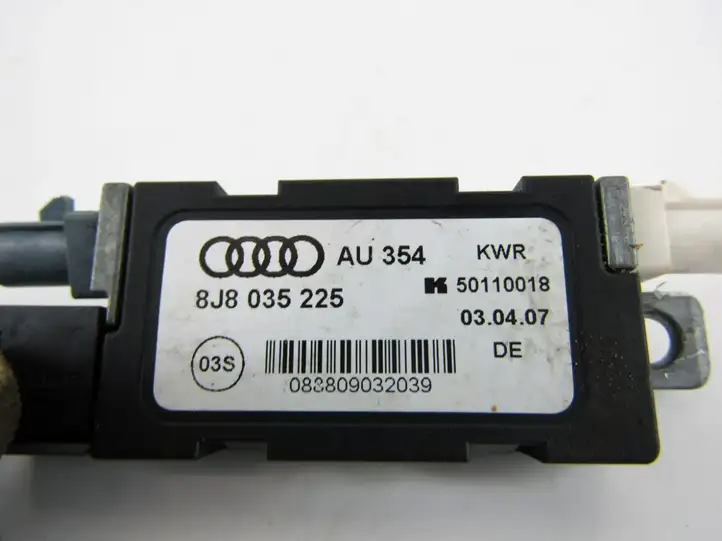 Audi TT TTS Mk2 (2006 - 2010) Усилитель антенны — фото 2