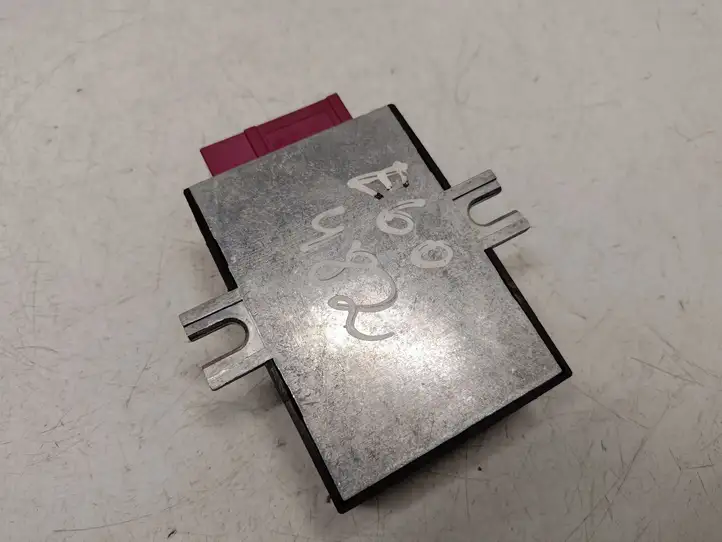 BMW 5 E60 E61 (2004 - 2010)  16147180427 Блок управления топливного насоса