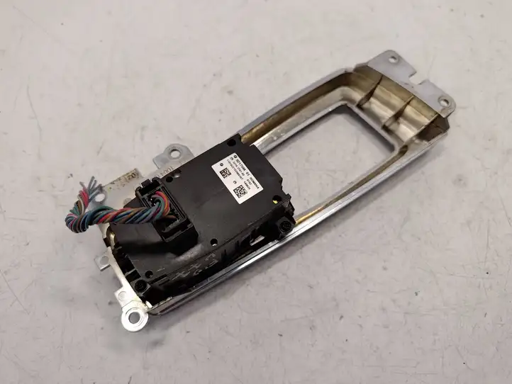 BMW 5 F10 F11 (2009 - 2016)  9217594 Включатель ручного тормоза