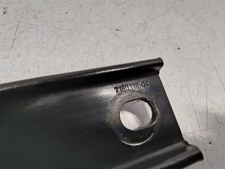 BMW 5 F10 F11 (2009 - 2016)  7180318 Другая часть кузова