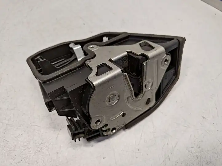 BMW 5 E60 E61 (2004 - 2010)  7167074 Замок передней двери