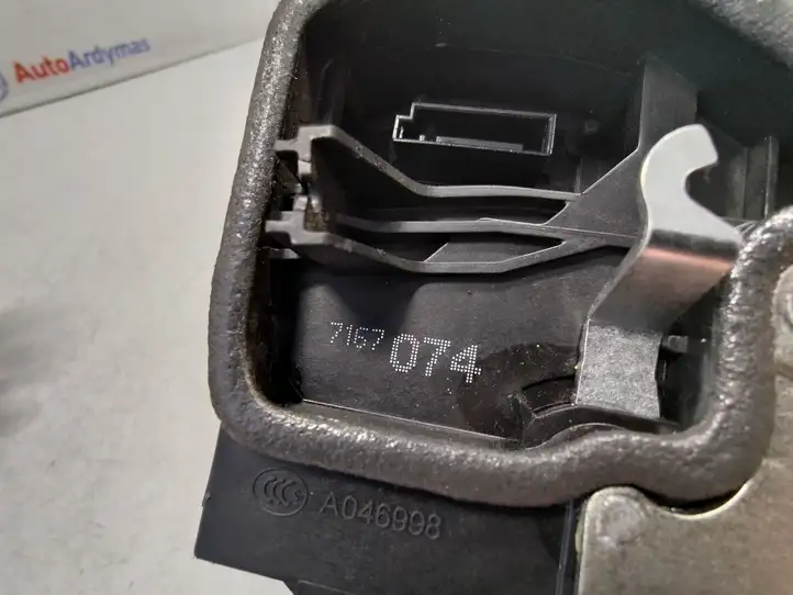 BMW 5 E60 E61 (2004 - 2010)  7167074 Замок передней двери