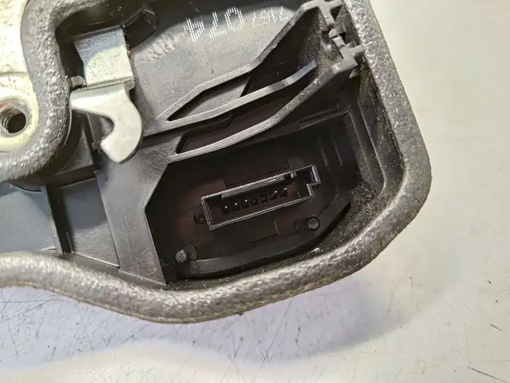 BMW 5 E60 E61 (2004 - 2010)  7167074 Замок передней двери