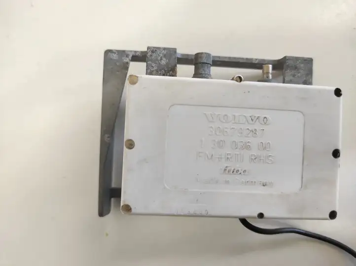 Volvo XC70 (2004 - 2007)  30679287 Усилитель антенны