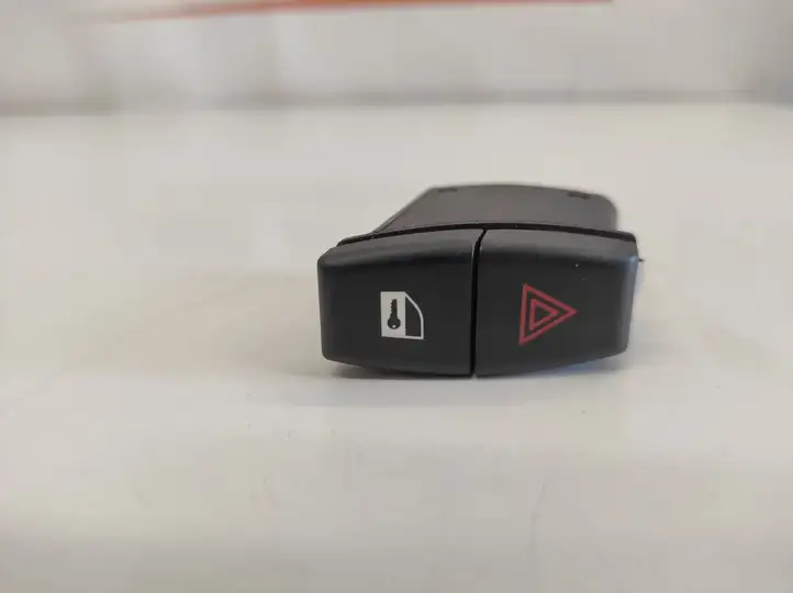 BMW X3 E83 (2003 - 2010)  6131691950604 Включатель аварийных фонарей