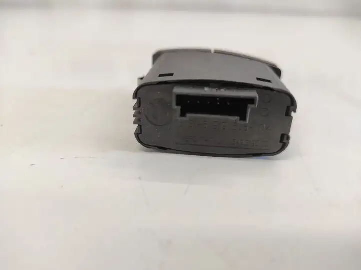 BMW X3 E83 (2003 - 2010)  6131691950604 Включатель аварийных фонарей