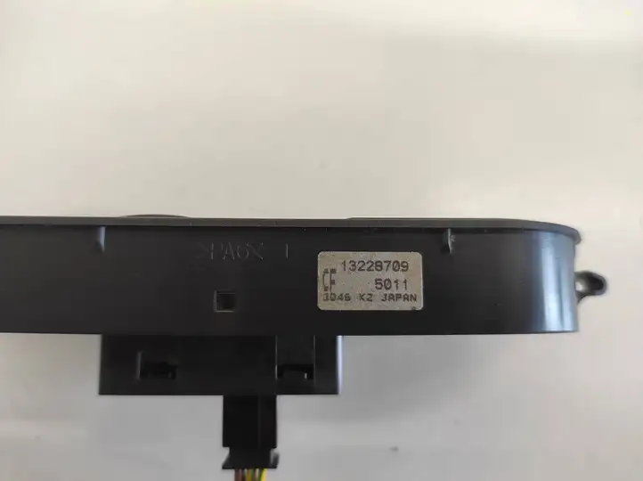 Opel Astra H (2004 - 2009) 13228709 Кнопка стеклоподъемников — фото 3