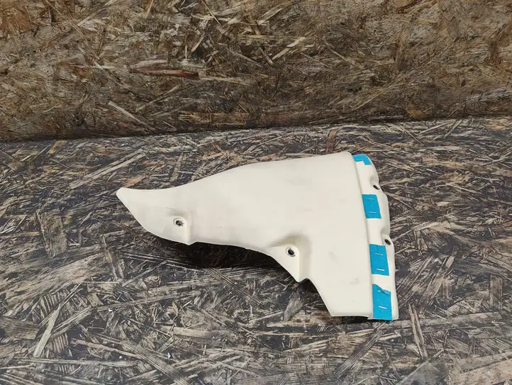 Maserati Quattroporte (2003 - 2008)   Отделка стойки (C)