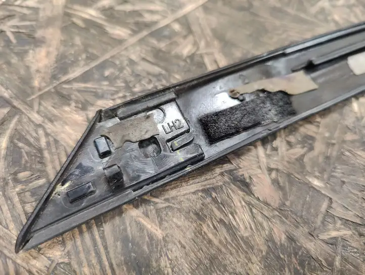 Kia Optima (2010 - 2013)   Другая деталь отделки задний дверей