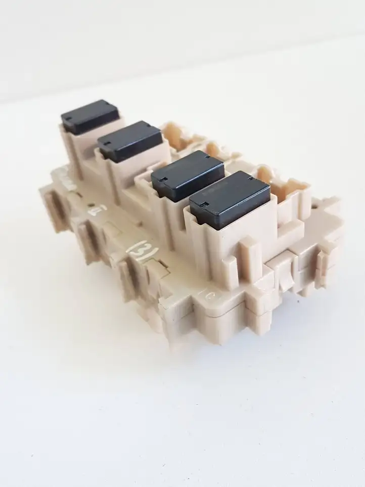 Nissan Qashqai (2017 - 2020)  252307990A Ящик предохранителей (комплект)