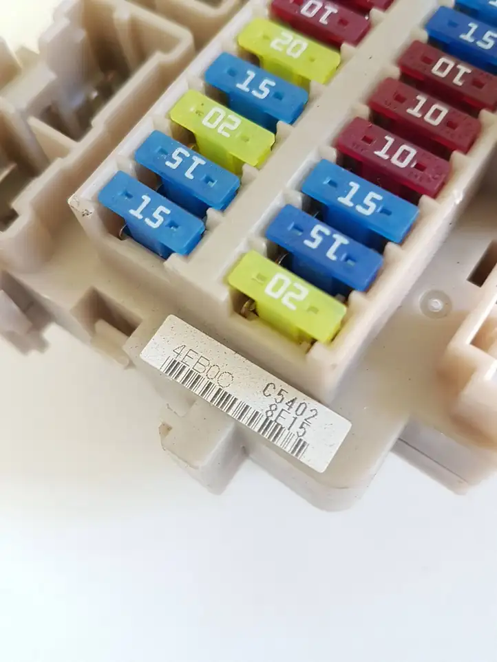 Nissan Qashqai (2017 - 2020)  252307990A Ящик предохранителей (комплект)