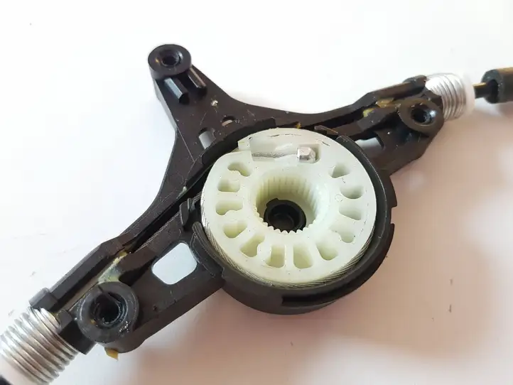 Mazda CX-5 (2012 - 2015)  PBTG30  Механизм для электрического подъема окон задней двери (без двигателя)