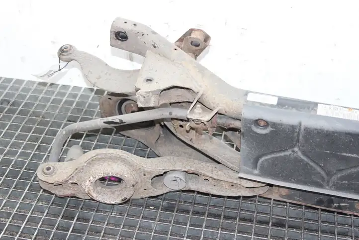 Ford Focus (2011 - 2015)  BV615K067DB Задняя траверса