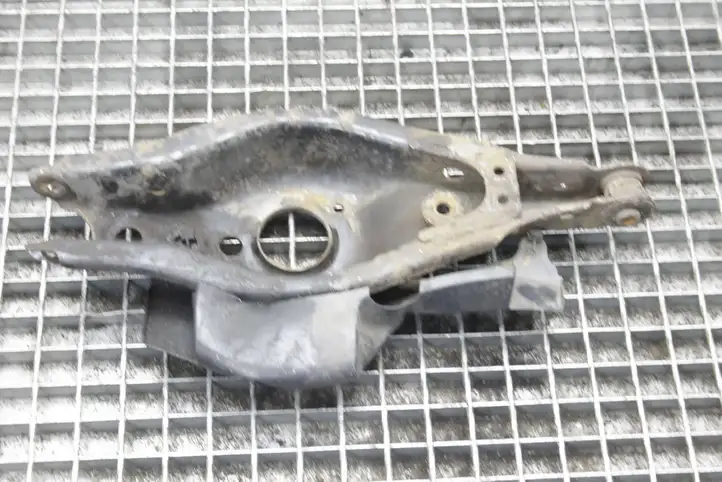 Toyota Auris E180 (2012 - 2018)   Вилы