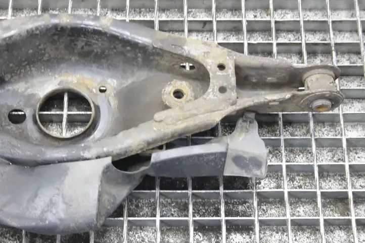 Toyota Auris E180 (2012 - 2018)   Вилы