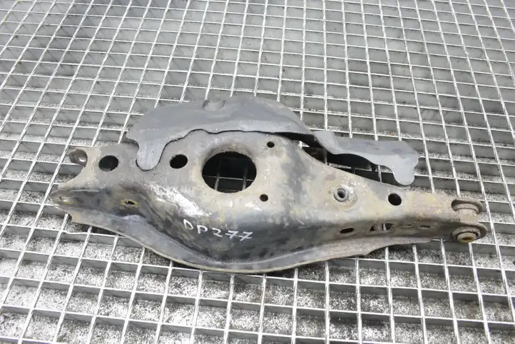 Toyota Auris E180 (2012 - 2018)   Вилы