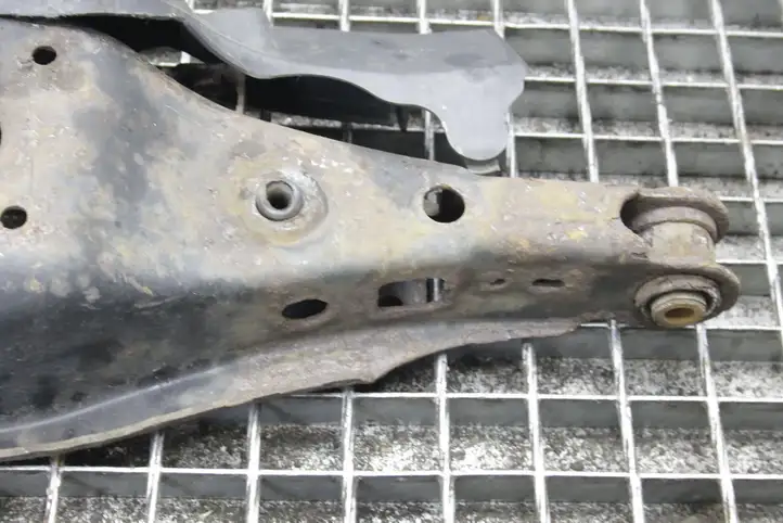 Toyota Auris E180 (2012 - 2018)   Вилы