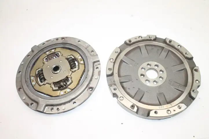 Toyota Auris 150 (2006 - 2012)   Маховик