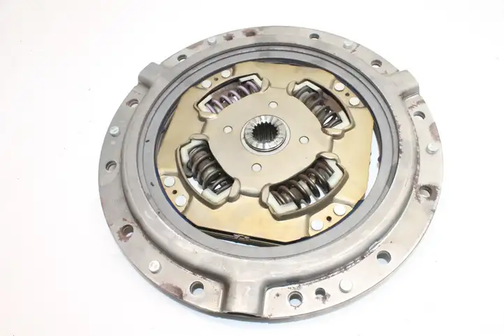 Toyota Auris 150 (2006 - 2012)   Маховик