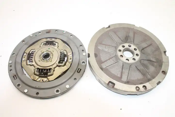 Toyota Auris 150 (2006 - 2012)   Маховик