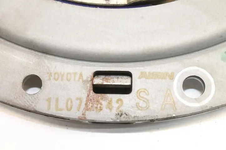 Toyota Auris 150 (2006 - 2012)   Маховик