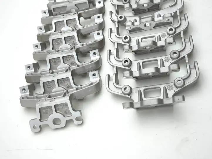 Ford Kuga III (2020 - )  LX6810C674EA Держатель аккумулятора