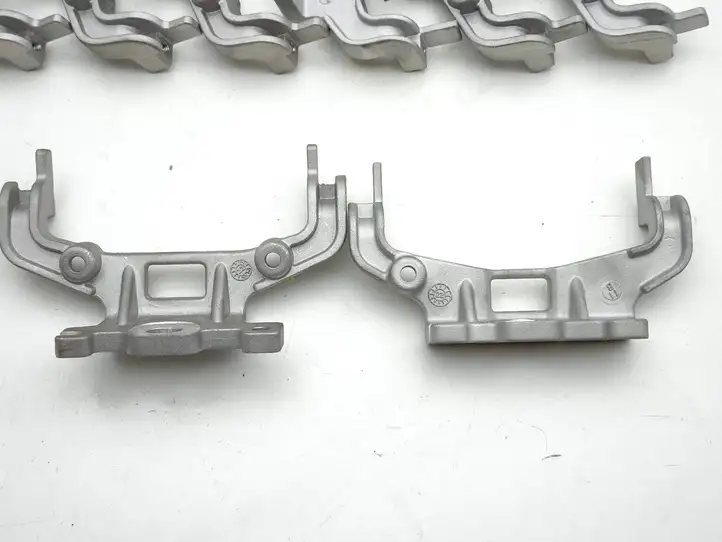 Ford Kuga III (2020 - )  LX6810C674EA Держатель аккумулятора