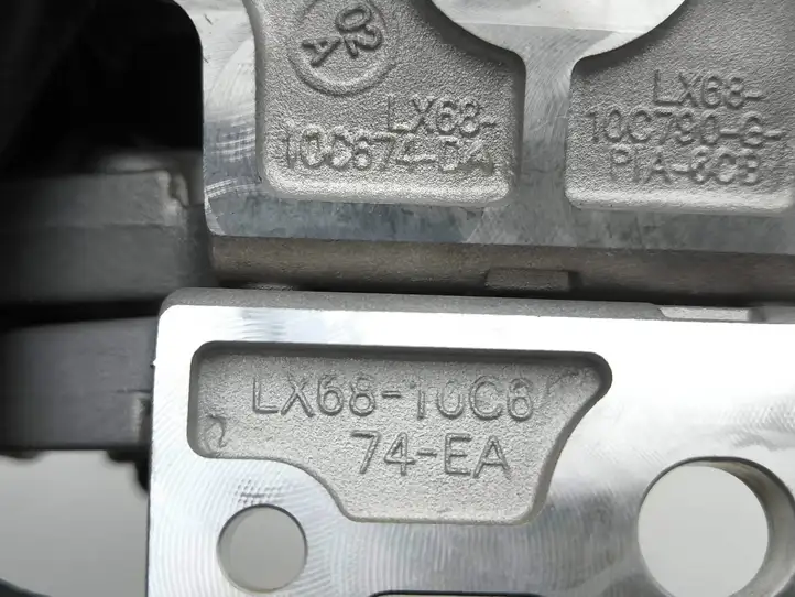 Ford Kuga III (2020 - )  LX6810C674EA Держатель аккумулятора