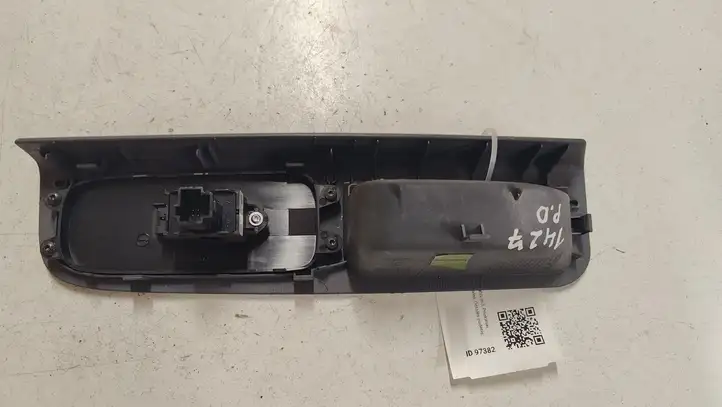 Volvo V50 (2008 - 2012) 8679474 Кнопка стеклоподъемников — фото 2