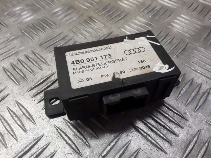 4B0951173 Audi A4 S4 B5 8D Signalizacijos valdymo blokas