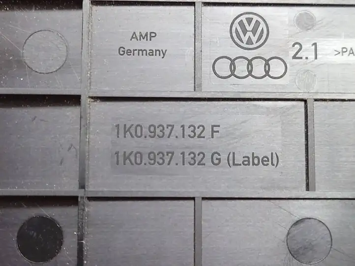 Volkswagen Tiguan (2007 - 2011) 1K0937132G Крышка ящика предохранителей — фото 3