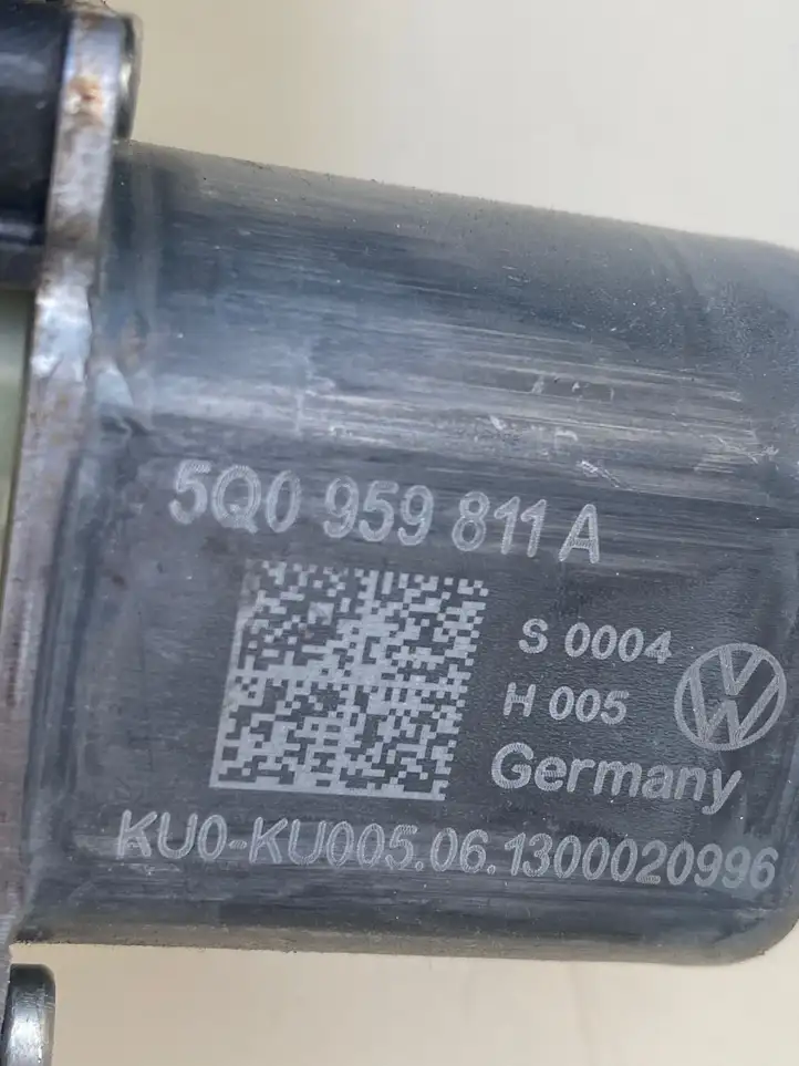 Skoda Octavia Mk3 (5E) (2013 - 2019) 5Q0959811A Стеклоподъемник задней двери — фото 5