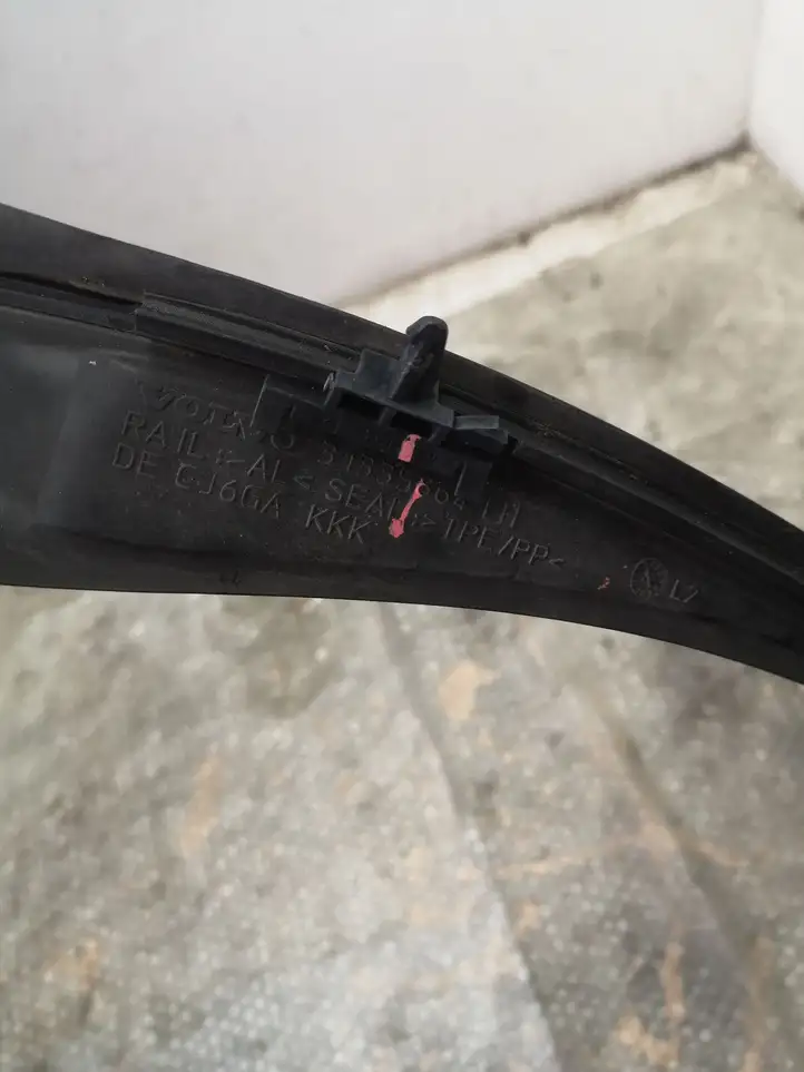 Volvo S60 (2013 - 2018) 31335864 Накладка стоек лобового стекла — фото 2