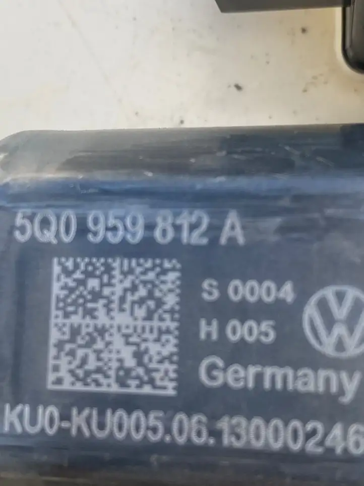 Skoda Octavia Mk3 (5E) (2013 - 2019) 5Q0959812A Стеклоподъемник задней двери — фото 4