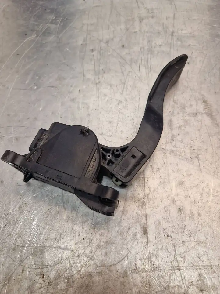 Volkswagen Crafter (2006 - 2016)  A9063000304 Педаль акселератора