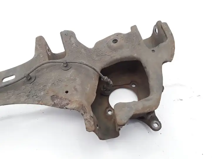 Volvo V50 (2008 - 2012)  30736776 Задний поворотный кулак