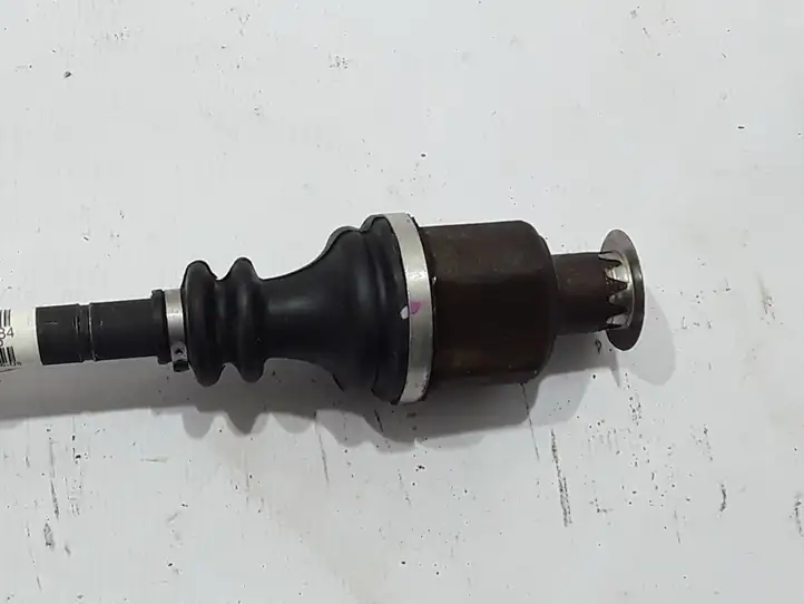 Renault Twingo II (2007 - 2014)  8200684084 Передняя полуось