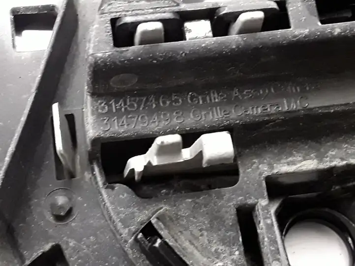 Volvo XC60 (2017 - )  31479498 Передняя решётка