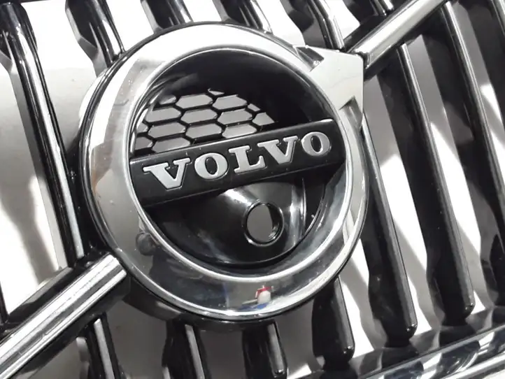 Volvo XC60 (2017 - )  31479498 Передняя решётка