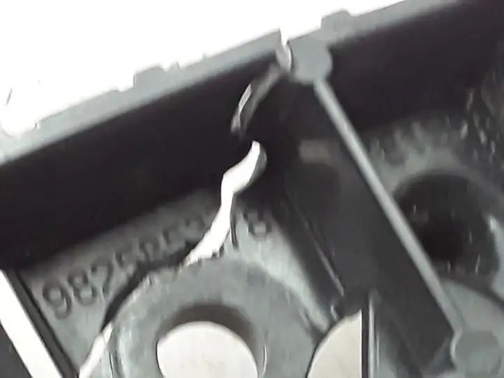 Peugeot 2008 II (2019 - )  9825853780 Передний держатель бампера