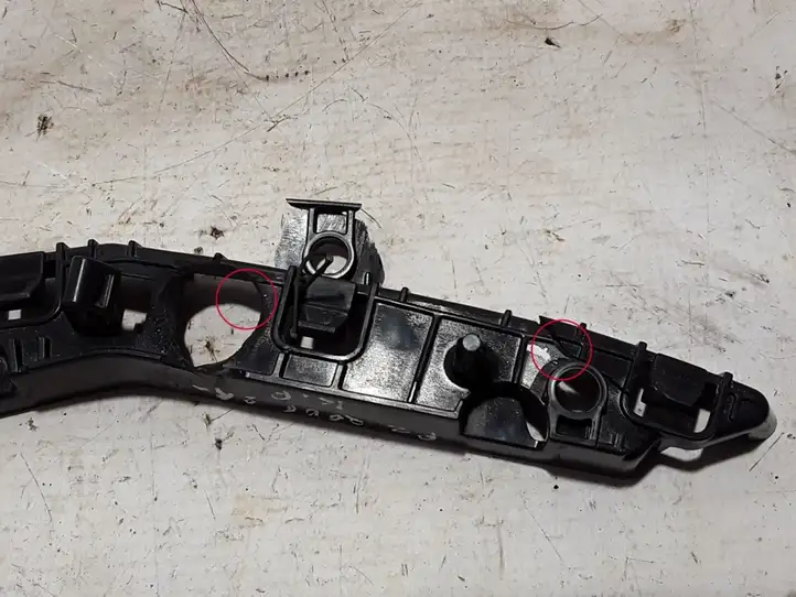 Peugeot 2008 II (2019 - )  9825853780 Передний держатель бампера