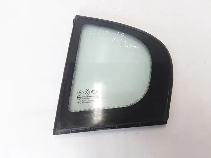 Renault Latitude (2010 - 2014)  822210008R Маленькое стекло 