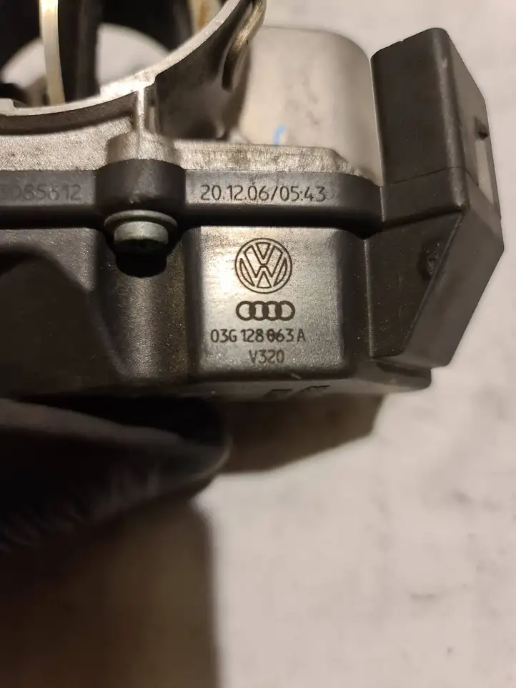 Volkswagen PASSAT B6 (2005 - 2010) 03g128063a Дроссельная заслонка — фото 8