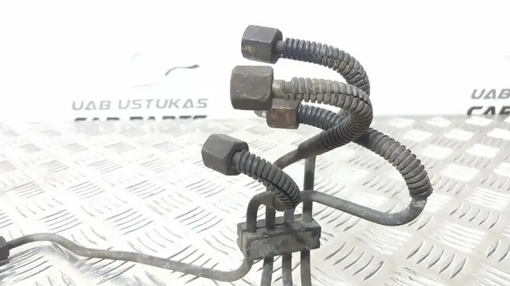 Mazda Premacy (1999 - 2005) Трубка подачи топлива в форсунки — фото 2