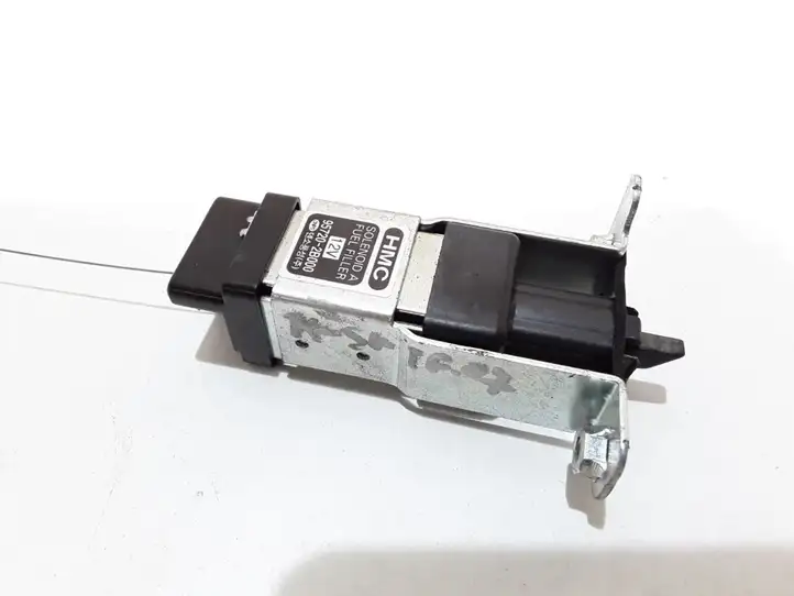 Hyundai Santa Fe (2005 - 2009) 957202B000 Замок крышки топливного бака — фото 1