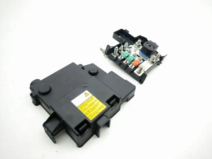 Maserati Ghibli (2013 - 2017)  A878 Предохранитель реле аккумулятора