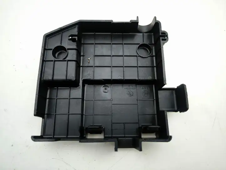 Maserati Ghibli (2013 - 2017)  A878 Предохранитель реле аккумулятора