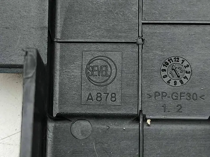 Maserati Ghibli (2013 - 2017)  A878 Предохранитель реле аккумулятора