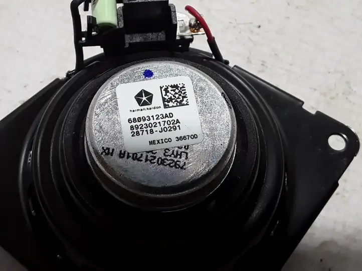 Chrysler Pacifica (2016 - )  68093123AD Громкоговоритель (громкоговорители) высокой частоты в передних дверях